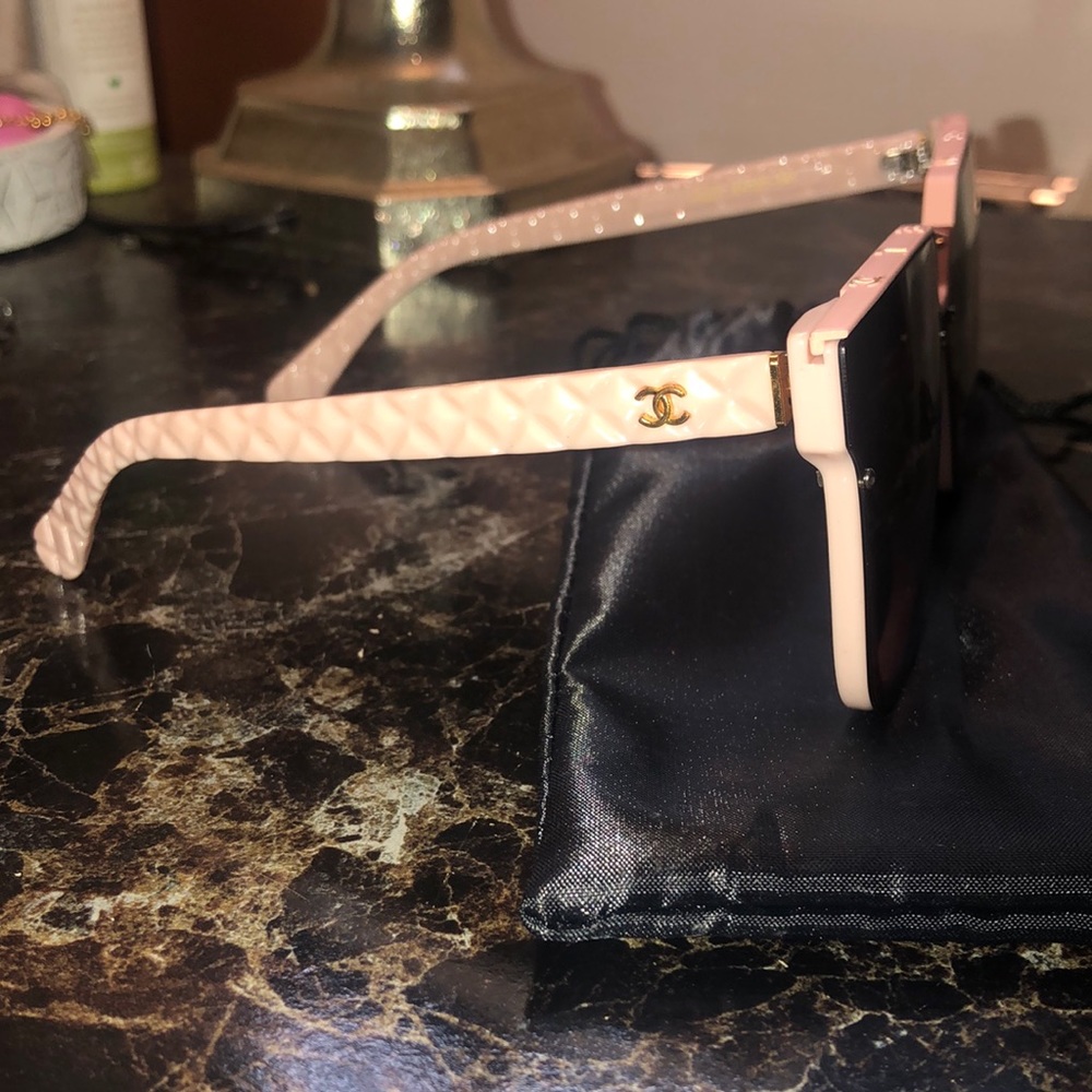Chanel sunglasses 🕶